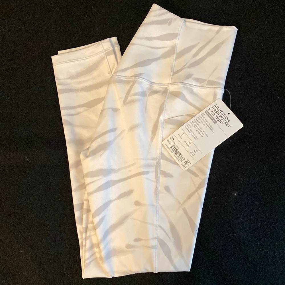 Brand new Athleta Salutation Stash Pocket II 7/8 tight XS